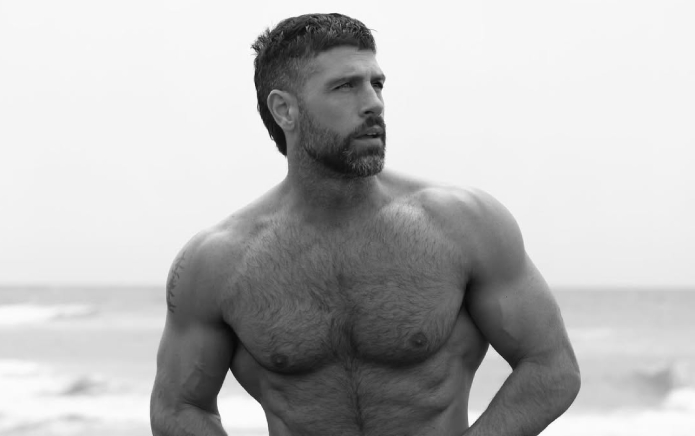 L'acteur italien Gilles Rocca n'exclut pas une romance homosexuelle : "J'accepterais ses avances"