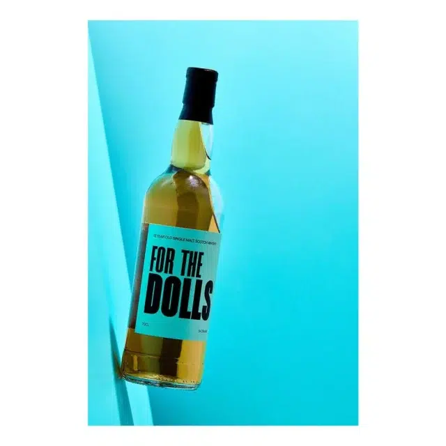 For the Dolls est une sortie d'un Dailuaine single cask de 13 ans. Tous les bénéfices seront reversés à l'association caritative trans Not a Phase