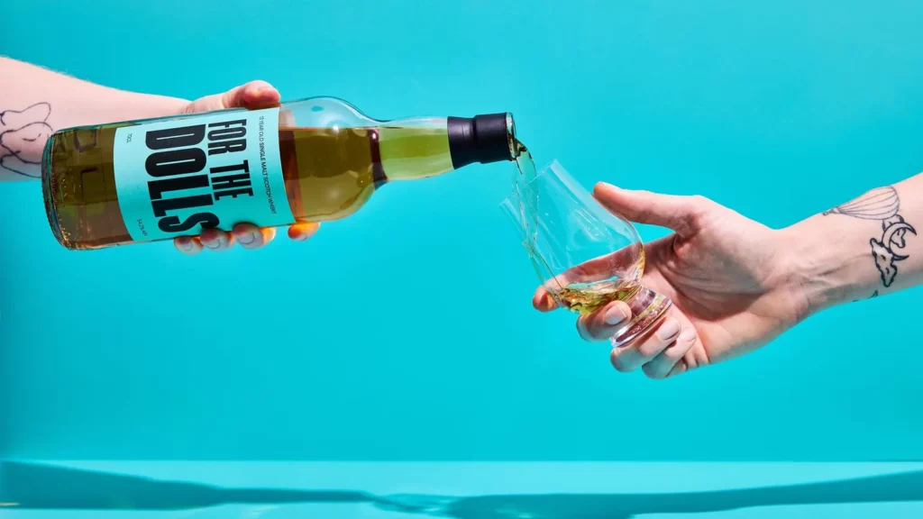 Ce whisky en édition limitée lève un verre (et des fonds) pour les droits des trans Ce whisky en édition limitée lève un verre (et des fonds) pour les droits des trans