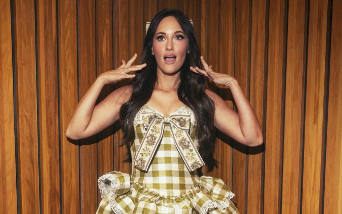 Kacey Musgraves a accidentellement visité un sauna gay : "Je suis restée, je voulais me faire des amis"