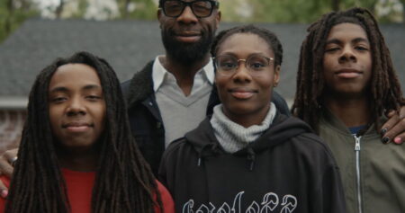 Ces parents ne parvenaient pas à trouver un espace centré sur les enfants trans noirs. Alors ils en ont fait un.