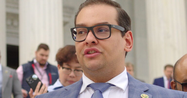 George Santos se déchaîne hystériquement contre le républicain qui a perdu la course à la mairie de New York