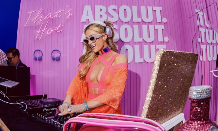 "Infinite Icon" montre Paris Hilton comme vous ne l'avez jamais vue dans ses propres mots