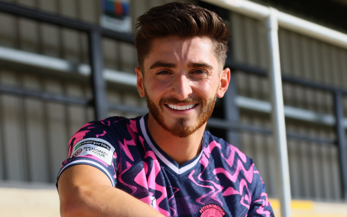 Josh Cavallo sera consultant sur une nouvelle web-série sur un footballeur gay de Premier League Josh Cavallo sera consultant sur une nouvelle web-série sur un footballeur gay de Premier League