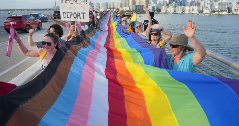 Le GOP de Floride tente d'interdire les drapeaux de la fierté dans une « attaque directe contre la visibilité LGBTQ »