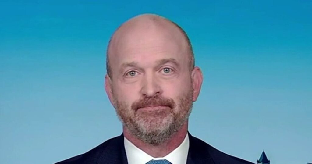 Le créateur du Projet 2025 qualifie le néo-nazi Nick Fuentes d'« ami » des Républicains Le créateur du Projet 2025 qualifie le néo-nazi Nick Fuentes d'« ami » des Républicains