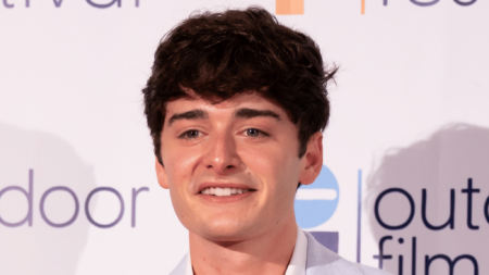 Noah Schnapp dit que les journalistes ont remis en question sa sexualité quand il avait 12 ans