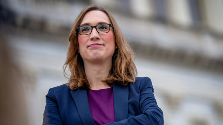 Sarah McBride affirme que les démocrates ne peuvent gagner à nouveau que s'ils adoptent la « grande tente bisexuelle » Sarah McBride affirme que les démocrates ne peuvent gagner à nouveau que s'ils adoptent la « grande tente bisexuelle »