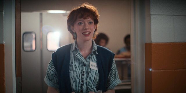 Des choses plus étranges. Amybeth McNulty dans le rôle de Vickie dans STRANGER THINGS. Cr. Avec l'aimable autorisation de Netflix © 2022