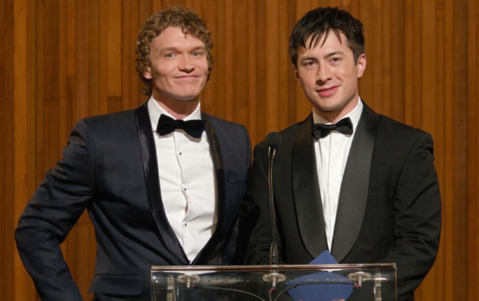 Les stars de Heated Rivalry délivrent un message sincère aux jeunes LGBTQ+ : « Prenez de la place, soyez vous-même » Les stars de Heated Rivalry délivrent un message sincère aux jeunes LGBTQ+ : « Prenez de la place, soyez vous-même »