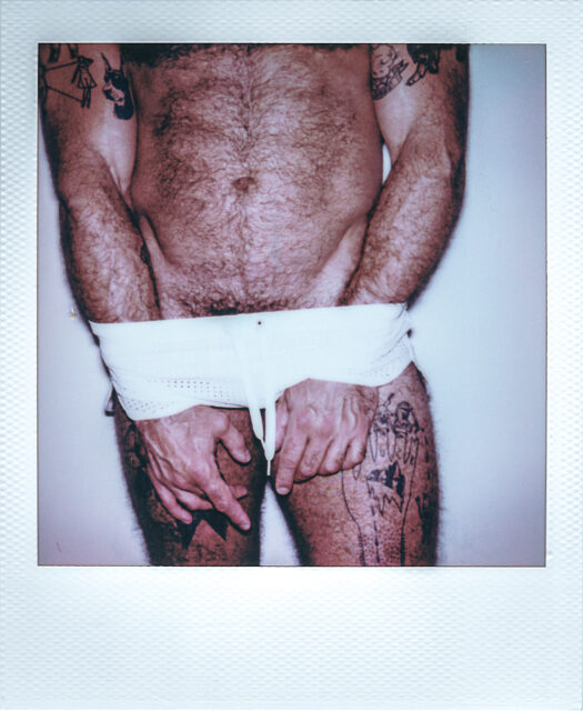 Polaroïds gays intimes pris par Ahmad Naser