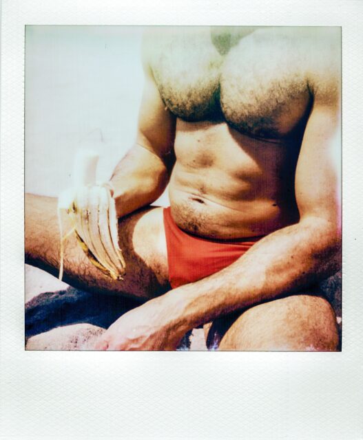 Polaroïds gays intimes pris par Ahmad Naser