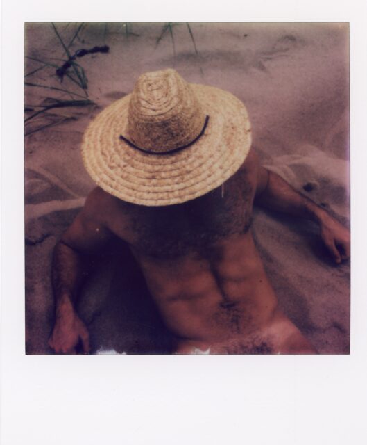 Polaroïds gays intimes pris par Ahmad Naser