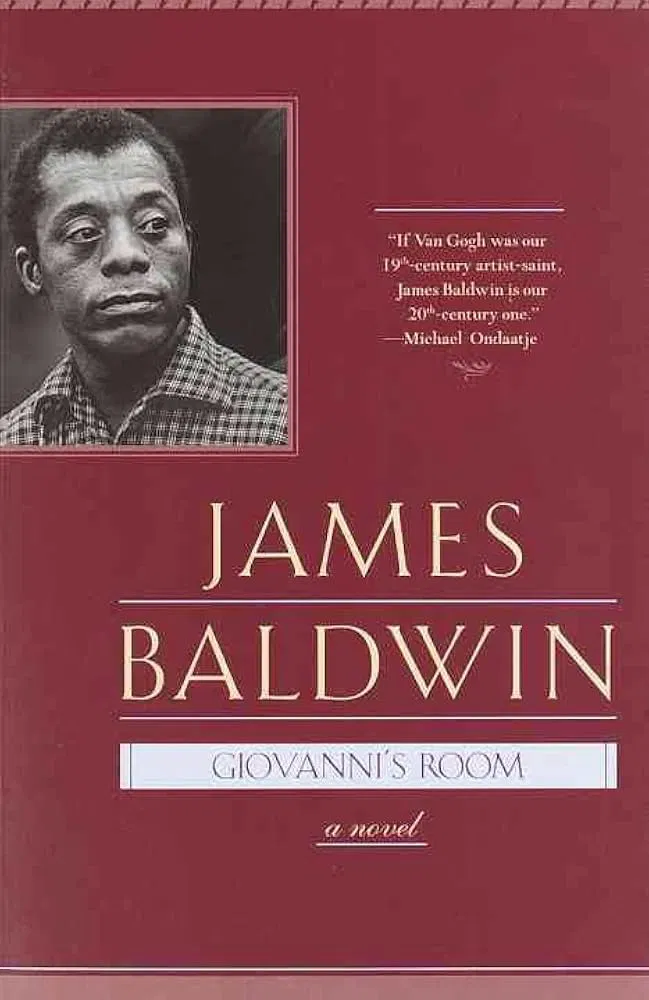 La couverture bordeaux du livre montre un portrait de l'auteur gay noir James Baldwin et une citation sur l'édition du 20e anniversaire du livre.