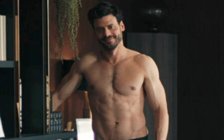 François Arnaud de Heated Rivalry dit avoir passé « deux jours » à tourner des scènes de sexe pour la série