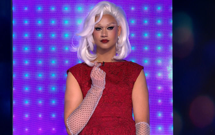 L'icône de Drag Race, Tia Kofi, conquiert la série de la BBC et fait un don de 5 000 £ à une association caritative LGBTQIA+ ! L'icône de Drag Race, Tia Kofi, conquiert la série de la BBC et fait un don de 5 000 £ à une association caritative LGBTQIA+ !