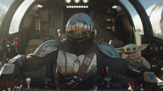 (De gauche à droite) Mandalorian (Pedro Pascal) et Grogu dans LE MANDALORIEN ET GROGU de Lucasfilm. Photo gracieuseté de Lucasfilm. © 2025 Lucasfilm Ltd™. Tous droits réservés.