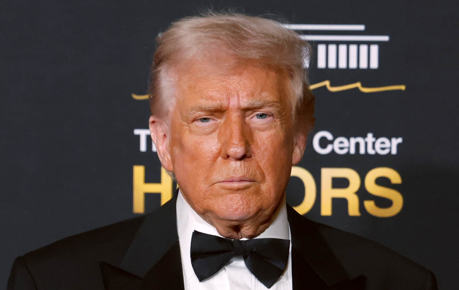 Un membre du conseil d'administration dénonce avec colère la tentative de Trump de renommer le Kennedy Center : « C'est de la censure » Donald Trump attends the 2025 Kennedy Center Honors at The Kennedy Center