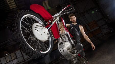 Du Kidz Bop à Christina Aguilera : Comment GRANT KNOCHE a trouvé sa voie artistique (Exclusif)