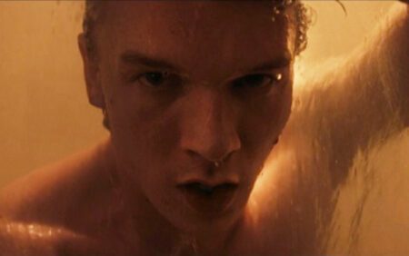 Connor Storrie de Heated Rivalry a l'air plus chaud que jamais dans un nouveau tournage sensuel