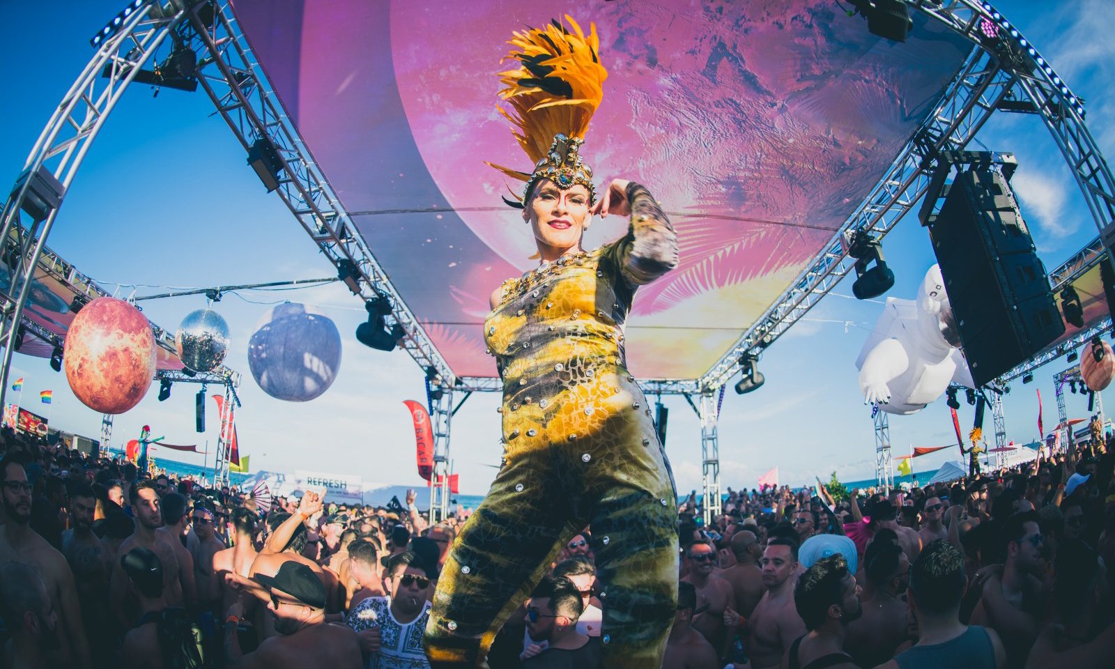 Profitez du soleil, sentez la brise océanique et dansez avec nous lors de l'événement phare de Winter Party : la Beach Party sur les sables de South Beach ! Venez vivre la célébration emblématique de la joie et de la révolution de la danse de Winter Party avec les rythmes des incroyables Erik Vilar et Micky Friedmann pour le groupe de travail national LGBTQ