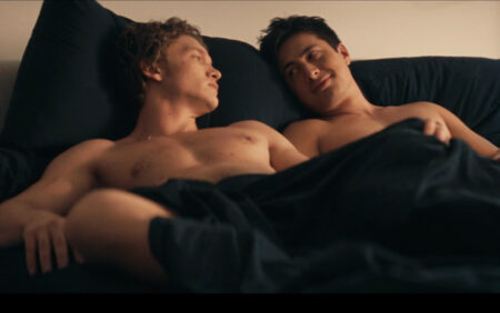 Le créateur de Heated Rivalry affirme que les dirigeants du réseau ont tenté de supprimer les scènes de sexe de la saison 1