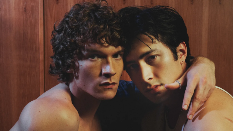 Les stars de « Heated Rivalry » expliquent comment un roman d'amour culte est devenu le succès le plus inattendu de HBO Max Les stars de « Heated Rivalry » expliquent comment un roman d'amour culte est devenu le succès le plus inattendu de HBO Max