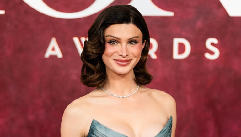 Dylan Mulvaney fête ses 29 ans : toutes les fois où la star trans a prospéré en 2025 NEW YORK, NEW YORK - JUNE 08: Dylan Mulvaney attends the 78th Annual Tony Awards at Radio City Music Hall on June 08, 2025 in New York City. (Photo by TheStewartofNY/FilmMagic)