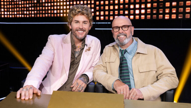 Alerte spoiler : deux gays ont gagné « Ce qu'il y a dans la boîte » et toute la communauté LGBT les encourage (Exclusif) Alerte spoiler : deux gays ont gagné « Ce qu'il y a dans la boîte » et toute la communauté LGBT les encourage (Exclusif)