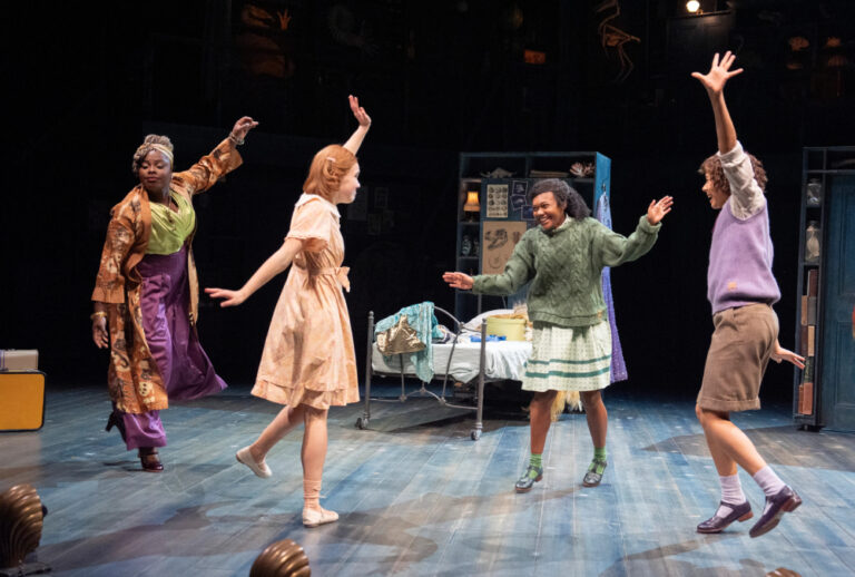 Ballet Shoes raconte une histoire réconfortante au Théâtre National cette saison des fêtes – critique Ballet Shoes raconte une histoire réconfortante au Théâtre National cette saison des fêtes – critique