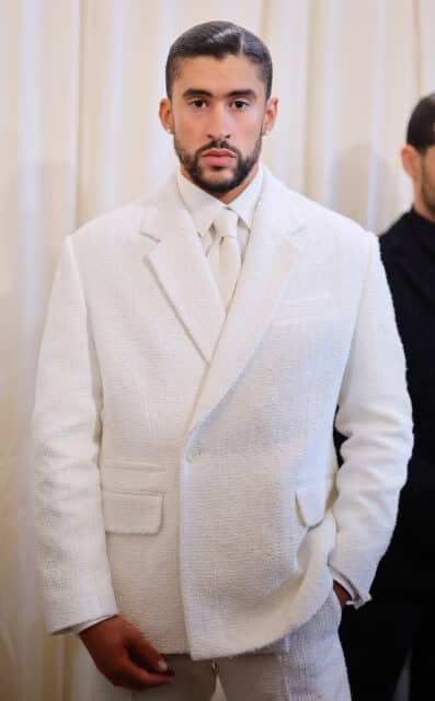 NEW YORK, NEW YORK - 01 MAI : Bad Bunny participe au gala du Met 2023 "Karl Lagerfeld : une ligne de beauté" au Metropolitan Museum of Art le 1er mai 2023 à New York. (Photo de Matt Winkelmeyer/MG23/Getty Images pour le Met Museum/Vogue)