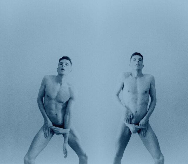 Le photographe belge Bert Van Pelt explore l'identité, le désir et la liberté à travers des études audacieuses et intimes du corps nu masculin.