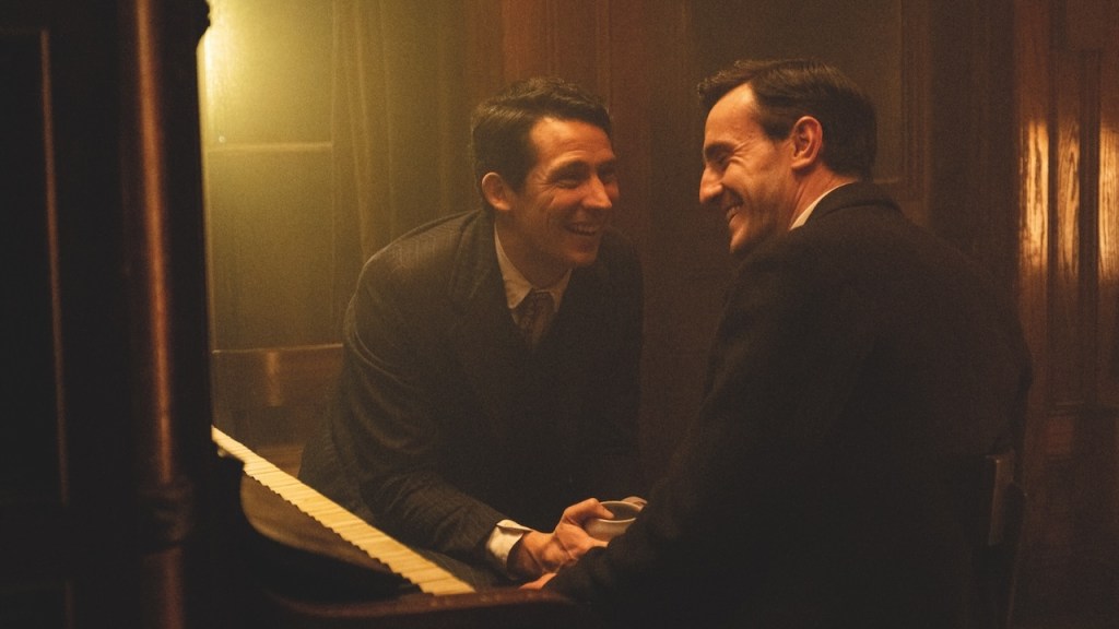 De gauche à droite : Josh O'Connor est David et Paul Mescal est Lionel dans The History of Sound