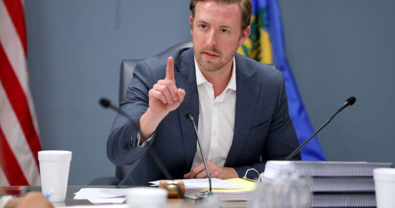 La Cour suprême de l'État invalide le programme nationaliste chrétien du directeur de l'éducation de MAGA La Cour suprême de l'État invalide le programme nationaliste chrétien du directeur de l'éducation de MAGA