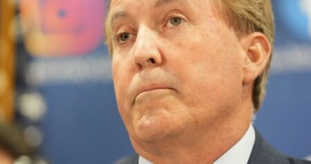 Le Texas n’explique toujours pas pourquoi il dresse une liste de personnes trans. Les défenseurs sont terrifiés.