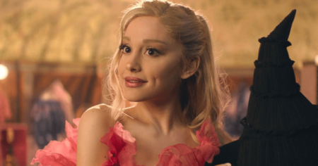 Ariana Grande dans le rôle de Glinda dans Wicked.