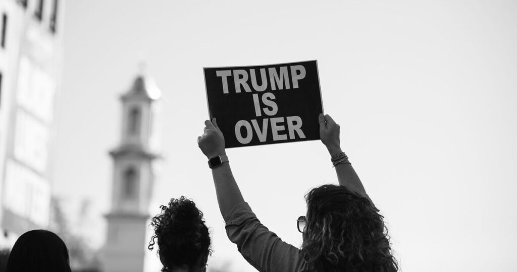 Un expert affirme que les Démocrates ont une chance « unique par génération » de renverser des centaines de sièges à travers le pays Un expert affirme que les Démocrates ont une chance « unique par génération » de renverser des centaines de sièges à travers le pays