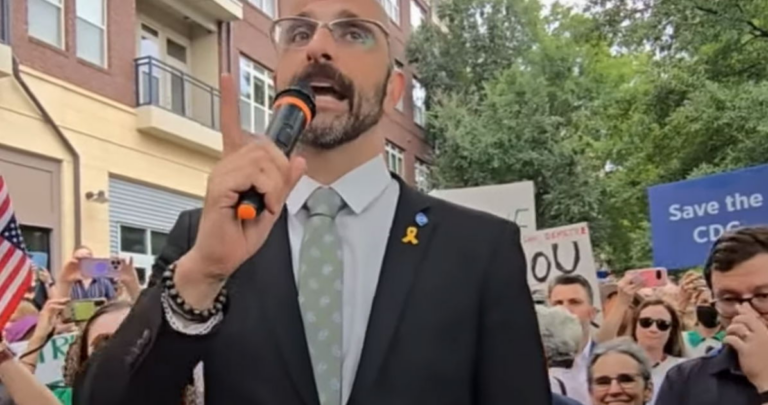 Un médecin gay qui a démissionné du CDC pour « non-transparence radicale » dirigera une organisation de santé historique Un médecin gay qui a démissionné du CDC pour « non-transparence radicale » dirigera une organisation de santé historique