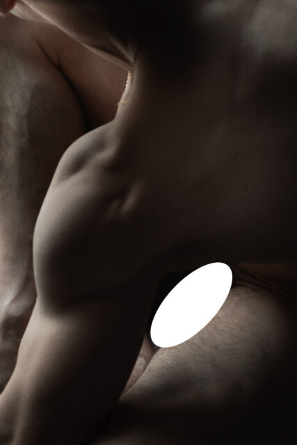 Photos d'hommes assis, s'étalant et s'exhibant par Sébastien d'Etat D'Homme