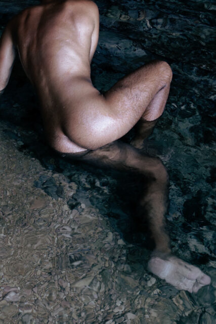 Photos d'hommes assis, s'étalant et s'exhibant par Sébastien d'Etat D'Homme