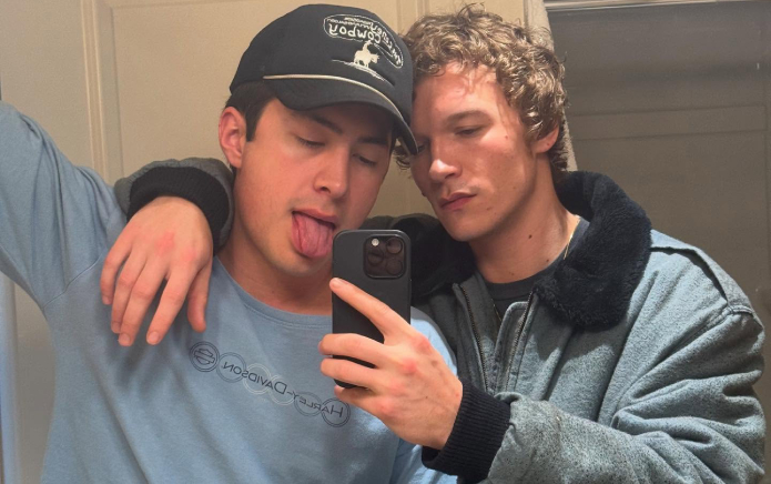 Rivalité houleuse : Connor Storrie et Hudson Williams feront leurs débuts télévisés en fin de soirée Rivalité houleuse : Connor Storrie et Hudson Williams feront leurs débuts télévisés en fin de soirée