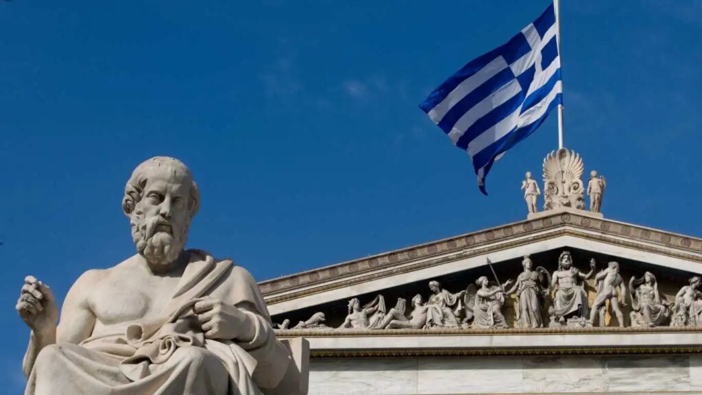 Un professeur d'université interdit d'enseigner sur Platon en raison des règles sur la « sexualité » A statue of the ancient Greek philosopher Plato stands outside the Athens Academy.