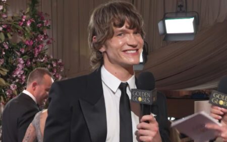 Connor Storrie a la meilleure réaction à un calendrier Heated Rivalry créé par des fans