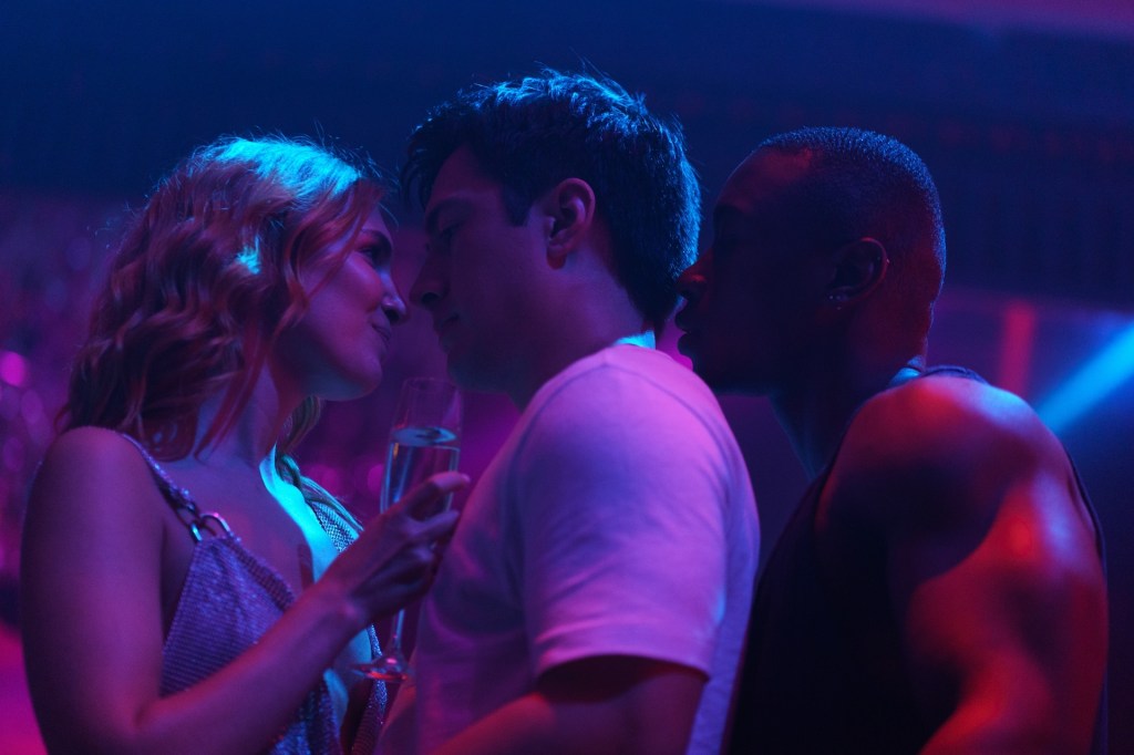 Rivalité toujours aussi vive : Sophie Nélisse dans le rôle de Rose Landry, Hudson Williams dans le rôle de Shane Hollander et Devanté Senior dans le rôle de Miles