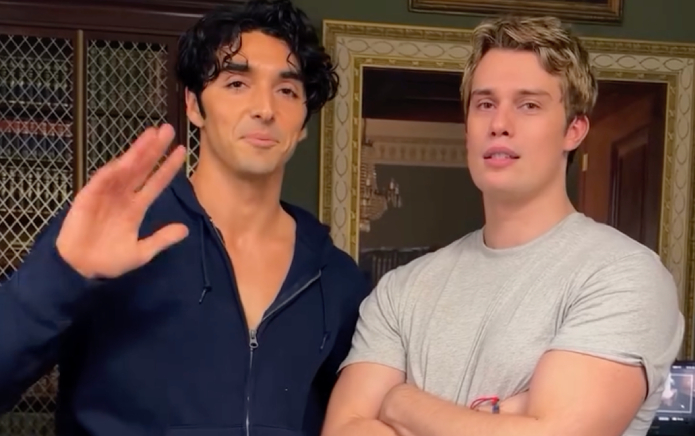 Mariage rouge, blanc et royal : premier aperçu de Nicholas Galitzine et Taylor Zakhar Perez de retour dans le rôle d'Alex et Henry Mariage rouge, blanc et royal : premier aperçu de Nicholas Galitzine et Taylor Zakhar Perez de retour dans le rôle d'Alex et Henry