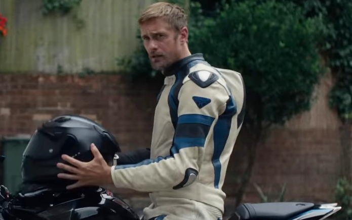 La star de Pillion Alexander Skarsgård clarifie sa sexualité après des commentaires viraux La star de Pillion Alexander Skarsgård clarifie sa sexualité après des commentaires viraux