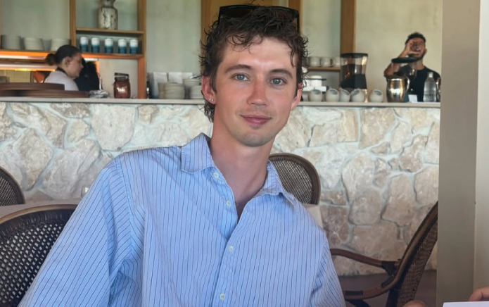 Troye Sivan parle franchement de son image corporelle en réponse à un TikTok viral disséquant son apparence Troye Sivan parle franchement de son image corporelle en réponse à un TikTok viral disséquant son apparence