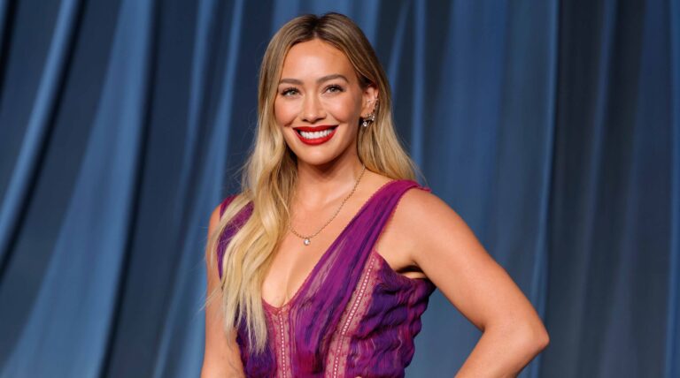 Hilary Duff dit que « Cadet Kelly » était essentiellement une histoire d'amour lesbienne, et honnêtement, nous le savons Hilary Duff dit que « Cadet Kelly » était essentiellement une histoire d'amour lesbienne, et honnêtement, nous le savons