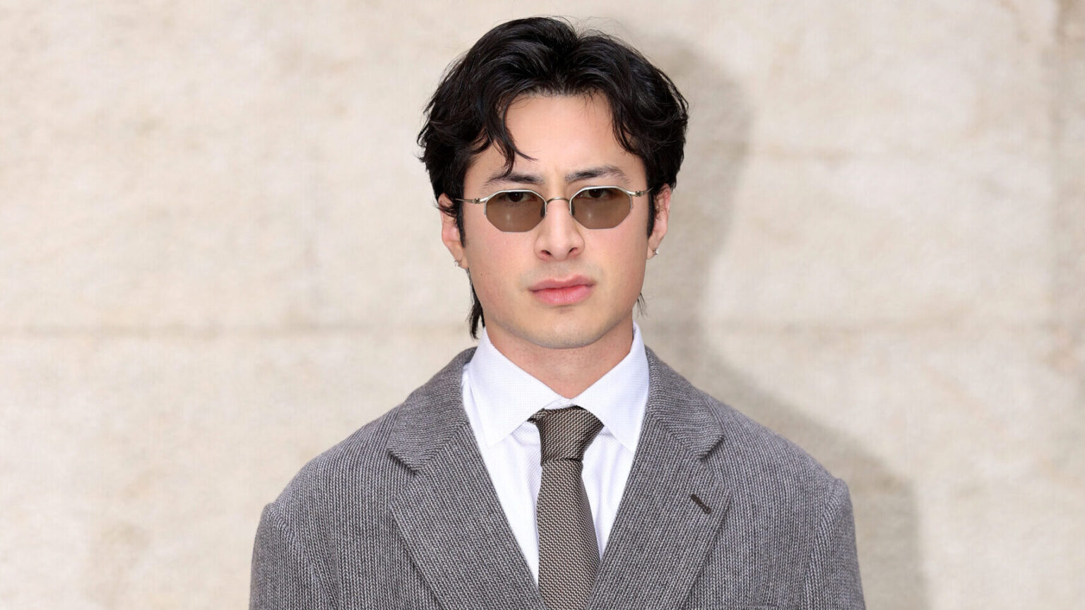 Hudson Williams revient à Crave pour jouer dans le nouveau drame de Baba Yaga « YAGA » Logo