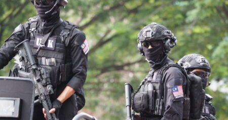 La police arrête 12 hommes lors d'une fête gay après avoir découvert des préservatifs et des médicaments contre le VIH